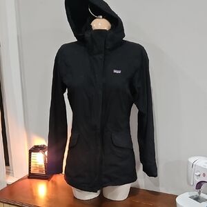 Patagonia Women's Black Hooded Jacket Size Xsmall